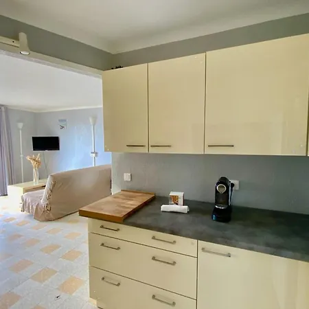 Apartman The Beach - Beachfront 2 Bedrooms With View ! *