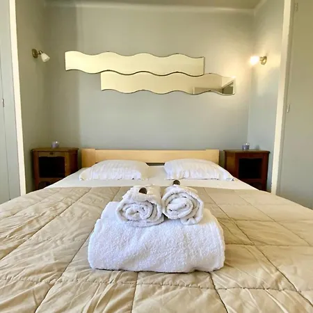 The Beach - Beachfront 2 Bedrooms With View ! *