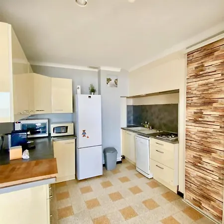 The Beach - Beachfront 2 Bedrooms With View ! Apartman *